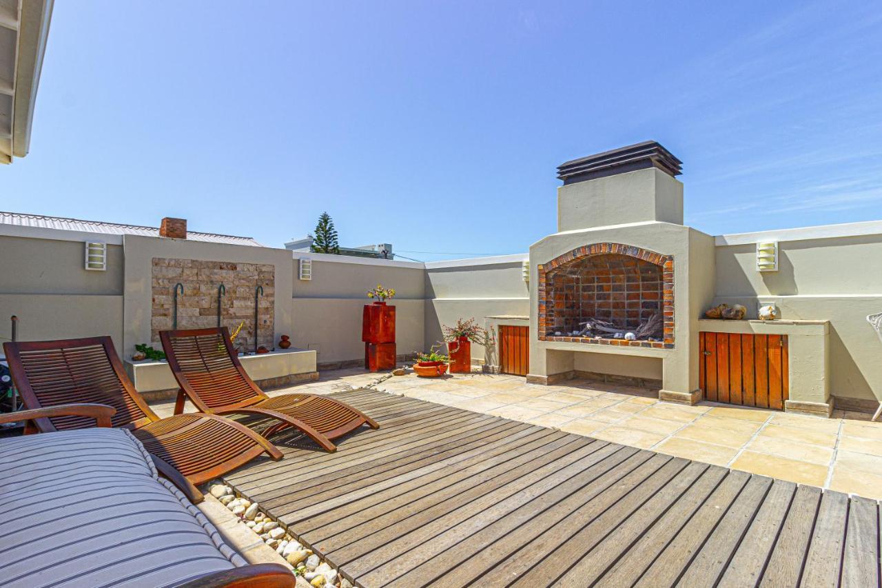 138 Marine Beachfront Guesthouse Hermanus Exterior photo