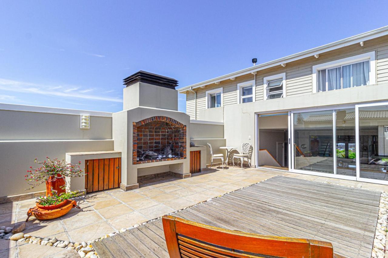 138 Marine Beachfront Guesthouse Hermanus Exterior photo