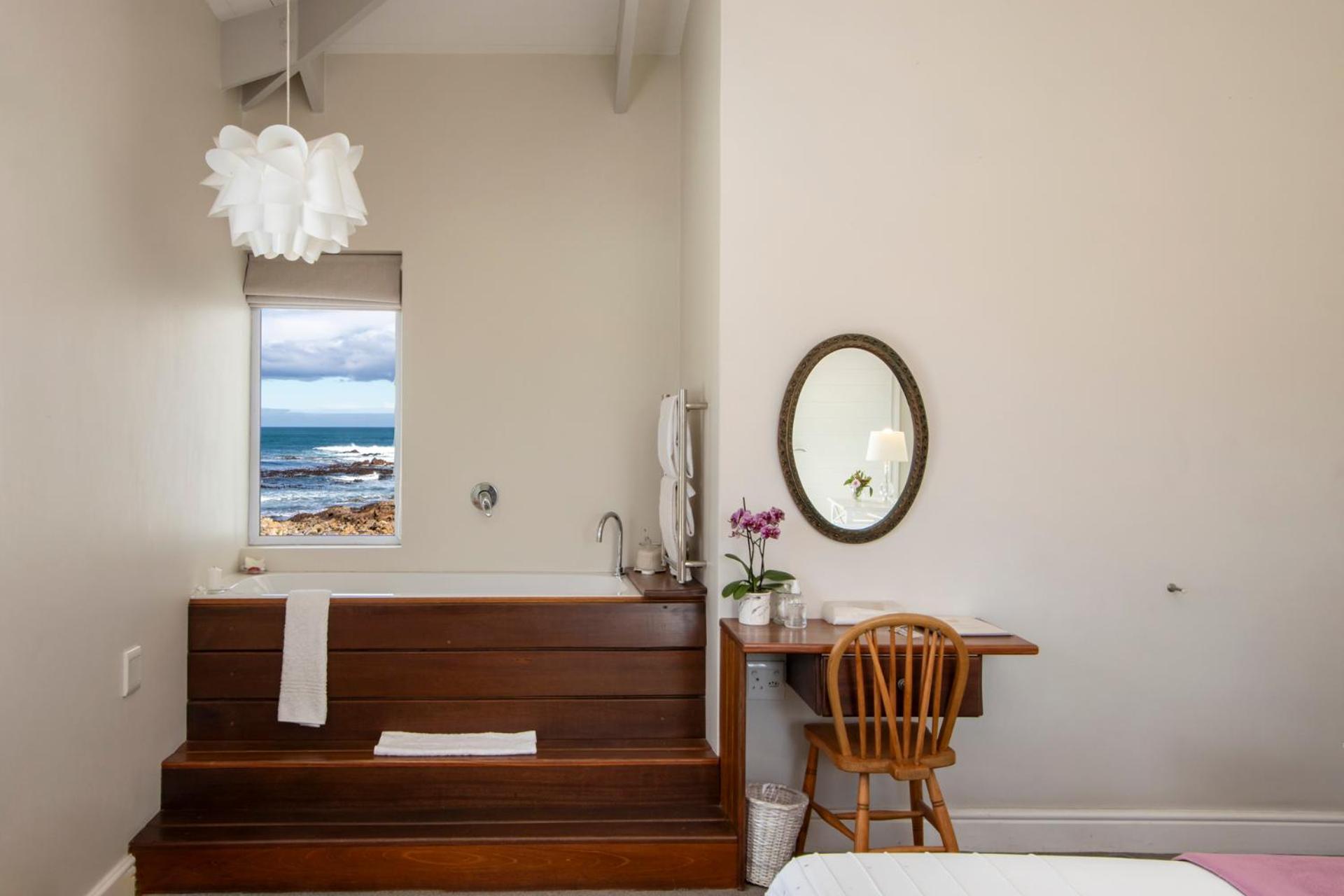 138 Marine Beachfront Guesthouse Hermanus Exterior photo