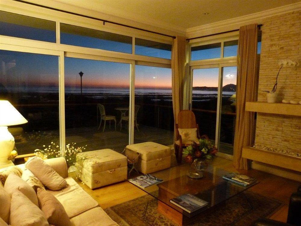 138 Marine Beachfront Guesthouse Hermanus Exterior photo