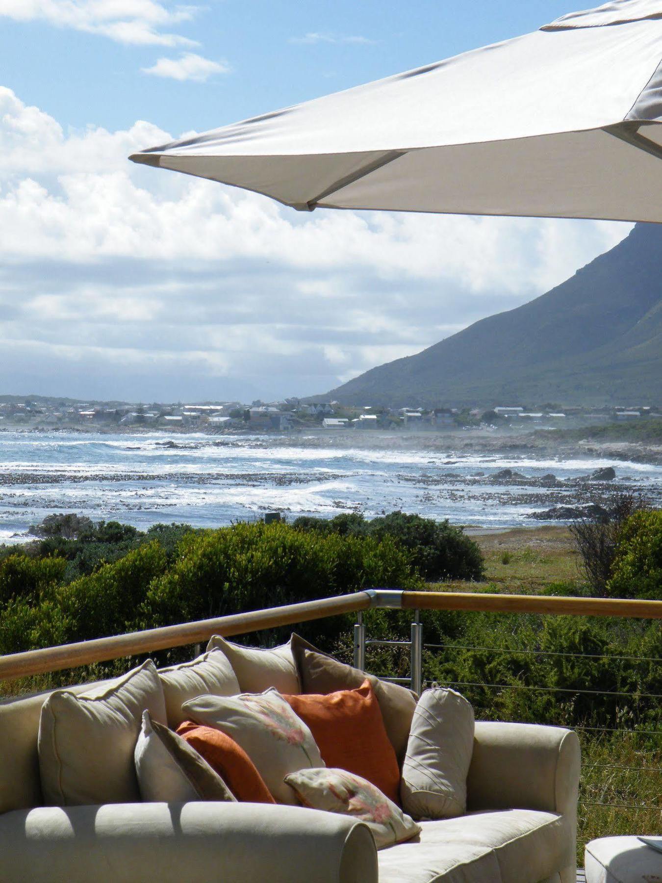 138 Marine Beachfront Guesthouse Hermanus Exterior photo