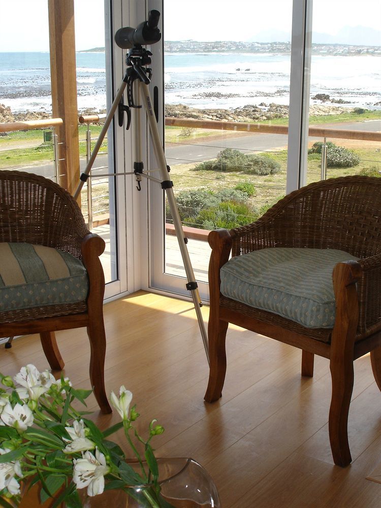 138 Marine Beachfront Guesthouse Hermanus Exterior photo