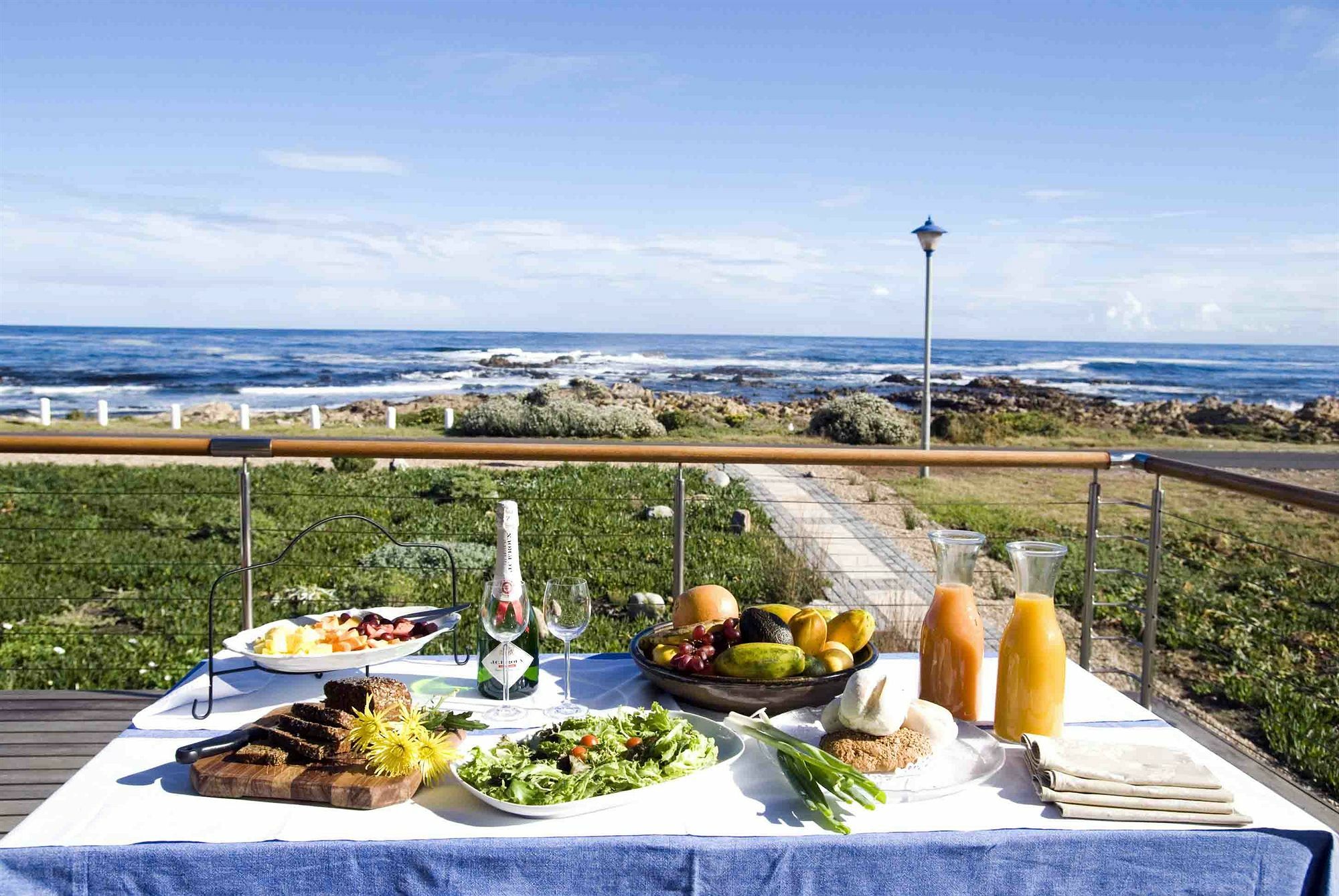 138 Marine Beachfront Guesthouse Hermanus Exterior photo